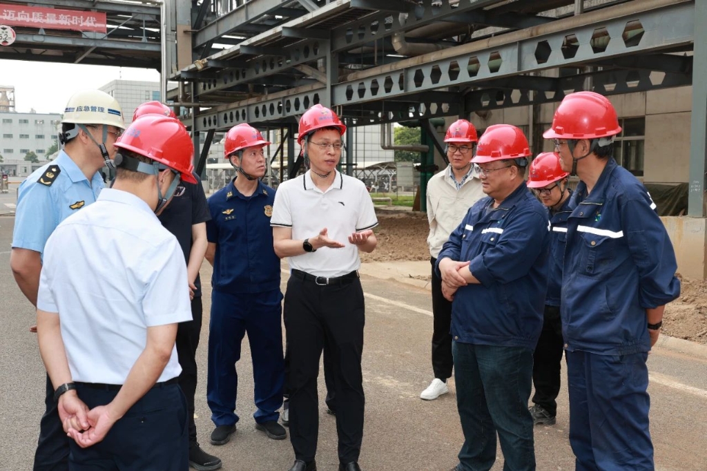 市委常委、常務(wù)副市長張韶峰檢查節(jié)日期間化工企業(yè)安全生產(chǎn)工作